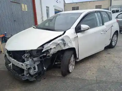 Sloopvoertuig TOYOTA AURIS Hybrid Active van het jaar 2015 aangedreven 2ZR