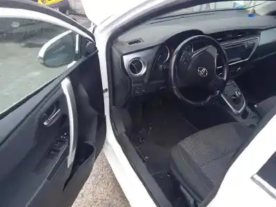 Veículo de Sucata toyota auris hybrid active do ano 2015 alimentado 2zr