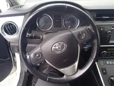Veículo de Sucata toyota auris hybrid active do ano 2015 alimentado 2zr