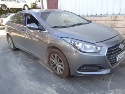 Véhicule à la ferraille HYUNDAI                                            I40                                                                                                                                                                                                                                                        Style                                                                                                                                                                                                                                                      de l'année 2015 alimenté D4FD