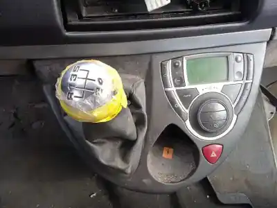 Veículo de Sucata peugeot 807 st pack do ano 2005 alimentado rhw