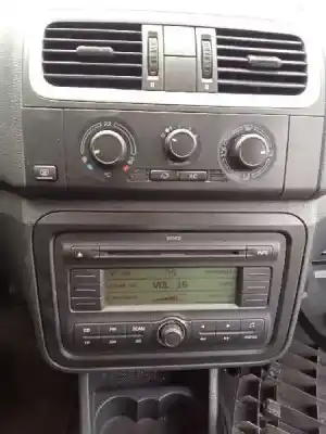 Veicolo di demolizione skoda fabia (5j2 ) 1.2 dell'anno 2010 alimentato chfa