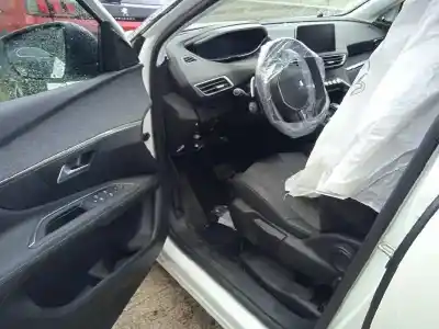 Sloopvoertuig peugeot 3008 allure van het jaar 2019 aangedreven yh01