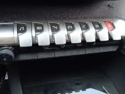 Sloopvoertuig peugeot 3008 allure van het jaar 2019 aangedreven yh01