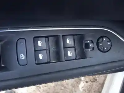 Sloopvoertuig peugeot 3008 allure van het jaar 2019 aangedreven yh01