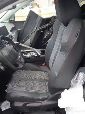 Sloopvoertuig peugeot 3008 allure van het jaar 2019 aangedreven yh01