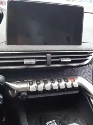 Sloopvoertuig peugeot 3008 allure van het jaar 2019 aangedreven yh01