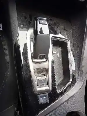 Sloopvoertuig peugeot 3008 allure van het jaar 2019 aangedreven yh01