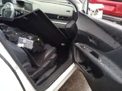 Sloopvoertuig peugeot 3008 allure van het jaar 2019 aangedreven yh01