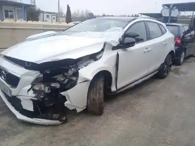 Verschrottungsfahrzeug VOLVO V40 (2012->) 2.0 Inscription [2.0 Ltr. - 140 kW Diesel CAT] des Jahres 2016 angetrieben D4204T8