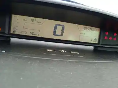 Sloopvoertuig citroen c4 berlina vtr plus van het jaar 2005 aangedreven nfu