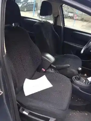 Sloopvoertuig citroen c4 berlina vtr plus van het jaar 2005 aangedreven nfu