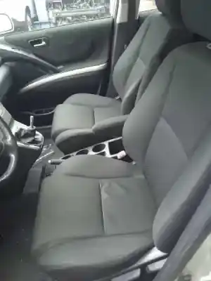 Veículo de Sucata toyota corolla verso (r1) 2.2 d-4d sol do ano 2006 alimentado 2adftv