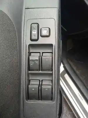 Veículo de Sucata toyota corolla verso (r1) 2.2 d-4d sol do ano 2006 alimentado 2adftv