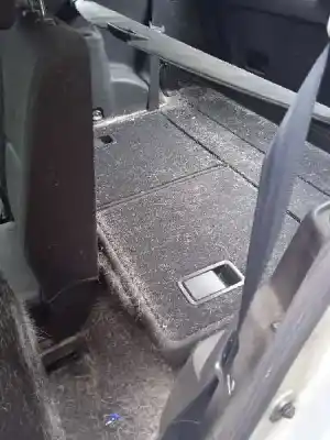 Veículo de Sucata toyota corolla verso (r1) 2.2 d-4d sol do ano 2006 alimentado 2adftv