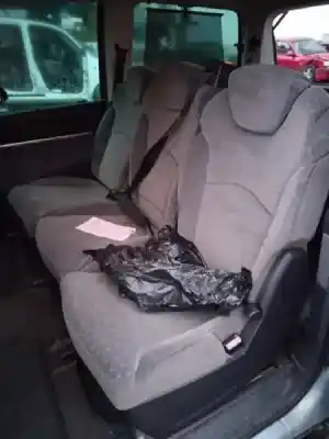 Sloopvoertuig peugeot 807 sv van het jaar 2002 aangedreven xfw