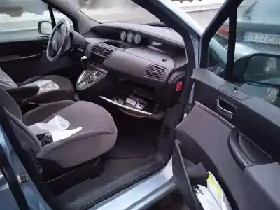 Sloopvoertuig peugeot 807 sv van het jaar 2002 aangedreven xfw