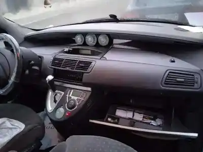Sloopvoertuig peugeot 807 sv van het jaar 2002 aangedreven xfw