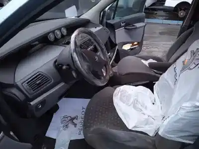 Sloopvoertuig peugeot 807 sv van het jaar 2002 aangedreven xfw