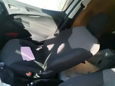 Здавання транспортного засобу ford transit courier (c4a) ugcb року 2015 потужний ugcb