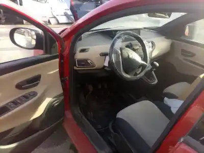 Здавання транспортного засобу lancia ypsilon (402) 169a4000 року 2013 потужний 169a4000