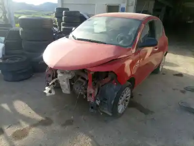 Здавання транспортного засобу lancia ypsilon (402) 169a4000 року 2013 потужний 169a4000