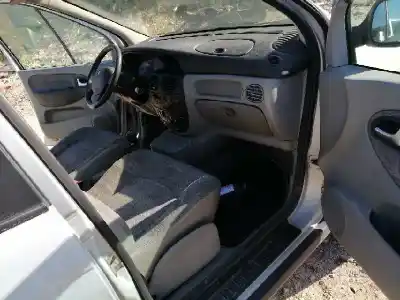 Scrapping Vehicle renault scenic rx4 (ja0) f9q796 of the year 2003 powered f9q796