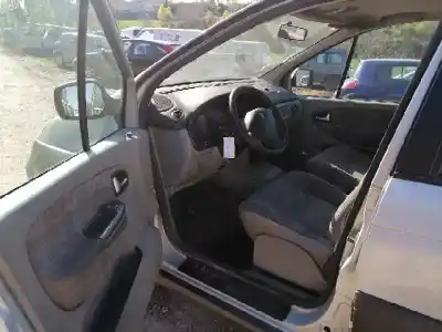 Scrapping Vehicle renault scenic rx4 (ja0) f9q796 of the year 2003 powered f9q796