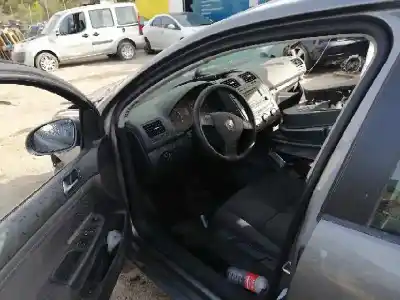 Veículo de Sucata volkswagen golf v (1k1) 1.9 tdi do ano 2006 alimentado bxe