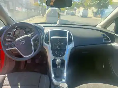 Vehicul casat opel astra j berlina 5p a20dth al anului 2010 alimentat a20dth