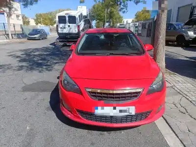 Vehicul casat opel astra j berlina 5p a20dth al anului 2010 alimentat a20dth