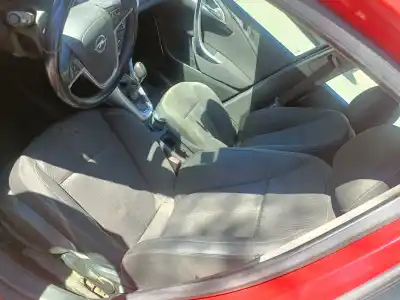 Vehicul casat opel astra j berlina 5p a20dth al anului 2010 alimentat a20dth