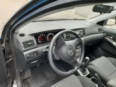 Sloopvoertuig toyota corolla (_e12_) 1.4 d (nde120_) van het jaar 2005 aangedreven 1nd