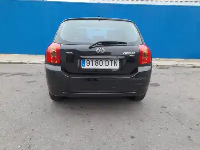 Sloopvoertuig toyota corolla (_e12_) 1.4 d (nde120_) van het jaar 2005 aangedreven 1nd