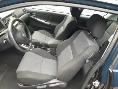 Sloopvoertuig toyota corolla (_e12_) 1.4 d (nde120_) van het jaar 2005 aangedreven 1nd