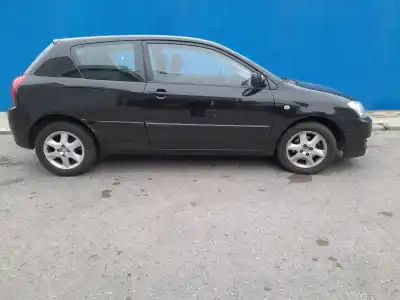 Sloopvoertuig toyota corolla (_e12_) 1.4 d (nde120_) van het jaar 2005 aangedreven 1nd