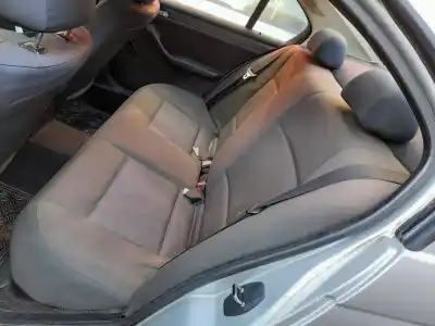 Véhicule à la ferraille bmw serie 3 berlina (e46) 320d de l'année 2002 alimenté 204d4