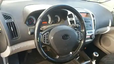 Veículo de Sucata kia cee´d active do ano 2008 alimentado d4fb