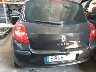 Veicolo di demolizione renault clio iii emotion dell'anno 2007 alimentato k9k766