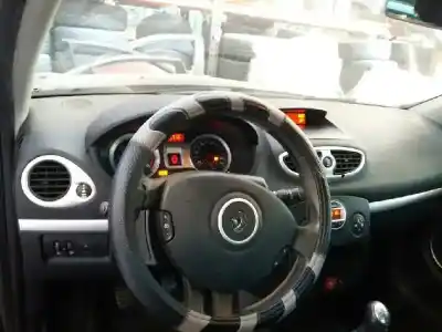 Veicolo di demolizione renault clio iii emotion dell'anno 2007 alimentato k9k766