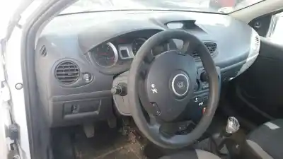 Veículo de Sucata renault clio iii authentique do ano 2010 alimentado k9k768
