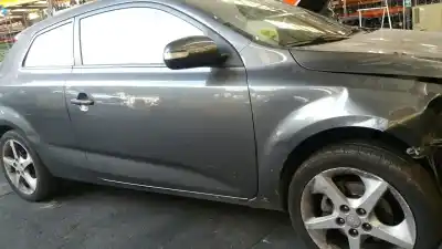 Veículo de Sucata KIA CEE´D Active do ano 2010 alimentado D4FB