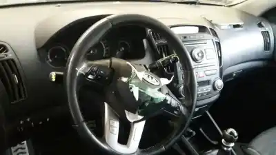 Veículo de Sucata kia cee´d active do ano 2010 alimentado d4fb