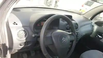 Véhicule à la ferraille citroen c3 1.4 de l'année 2004 alimenté kfv