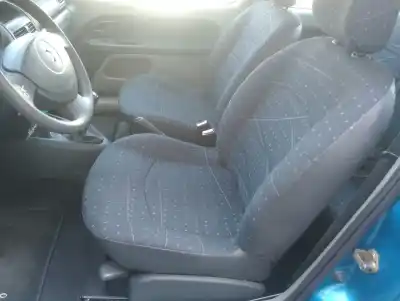 Здавання транспортного засобу renault clio ii fase ii (b/cb0) authentique року 2003 потужний d7f726