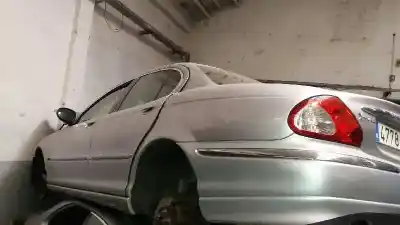 Scrapping Vehicle JAGUAR X-TYPE I (X400) 2.5 V6 A las 4 ruedas of the year 2002 powered XB