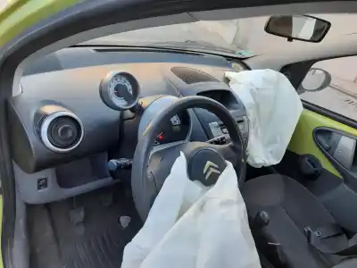 Véhicule à la ferraille citroen c1 sx de l'année 2006 alimenté 1kr