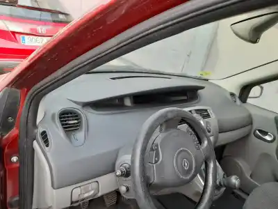 Veículo de Sucata renault grand scenic jmj4 do ano 2008 alimentado f9q818