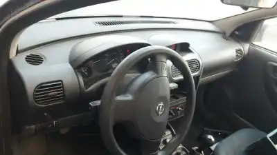 Veicolo di demolizione opel corsa c club dell'anno 2001 alimentato z10xe