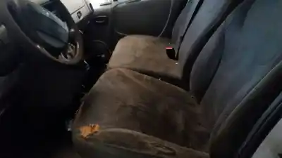 Veículo de Sucata renault trafic combi (ab 4.01) generation expression combi corto do ano 2004 alimentado f9q760